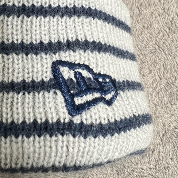 Dallas Cowboys Football Cuffed Pom Knit Hat - Picture 4 of 10